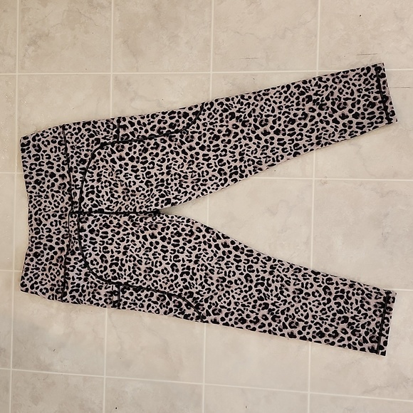 Leopard print womens leggings/Capri size XL athletic wear - Picture 5 of 6